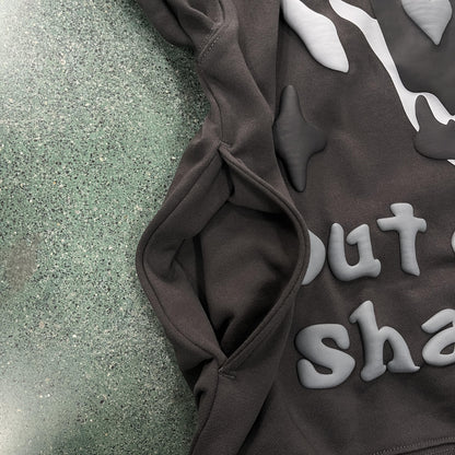 Broken Planet Herz-Totenkopf-Kapuzenpullover 