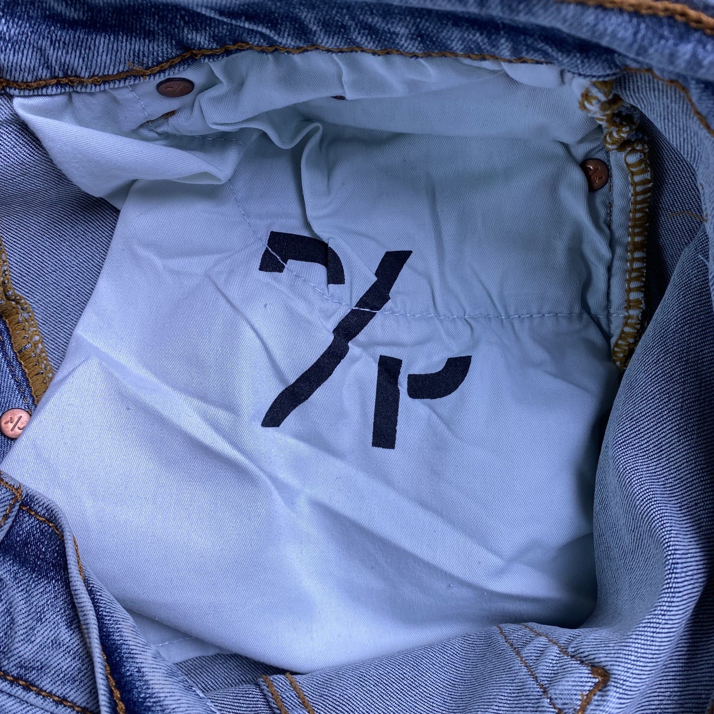 Schmale Jeans der Marke Purple Brand