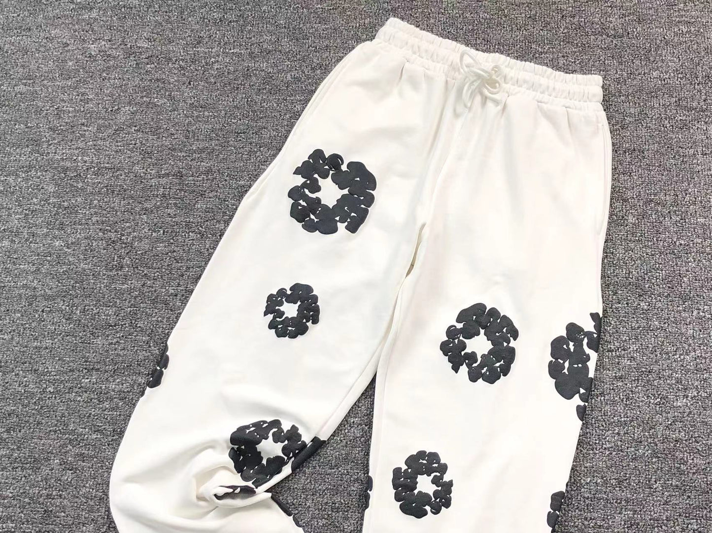 Il denim strappa la ghirlanda di cotone