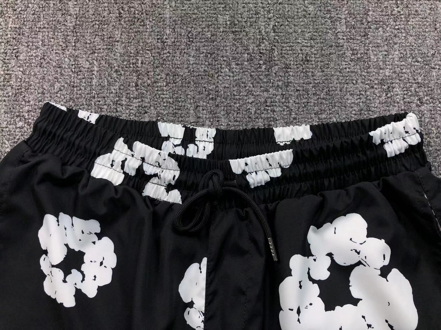 Tuta da bagno con strappi in denim