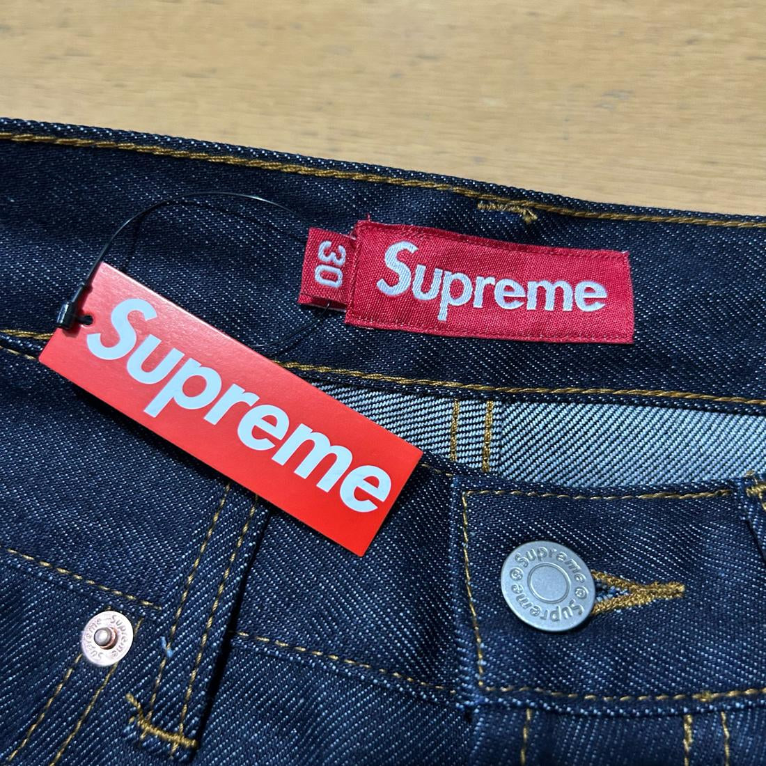 Supreme Baggy-Jeans-Shorts