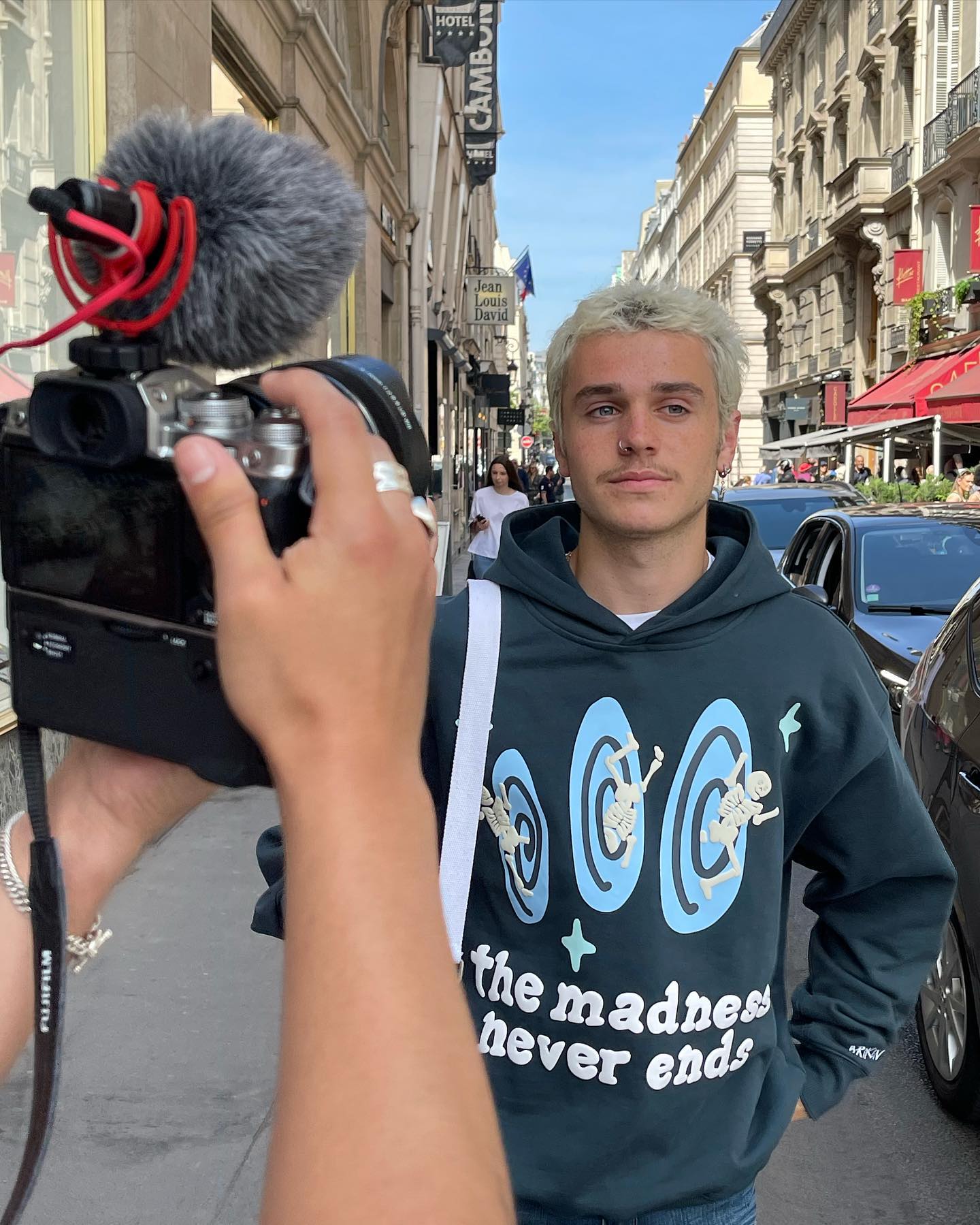 Broken Planet – Der Wahnsinn endet nie – Kapuzenpullover 