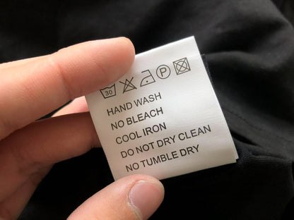 Maglietta con lacrime di denim 