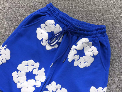 Completo corto con strappi in denim