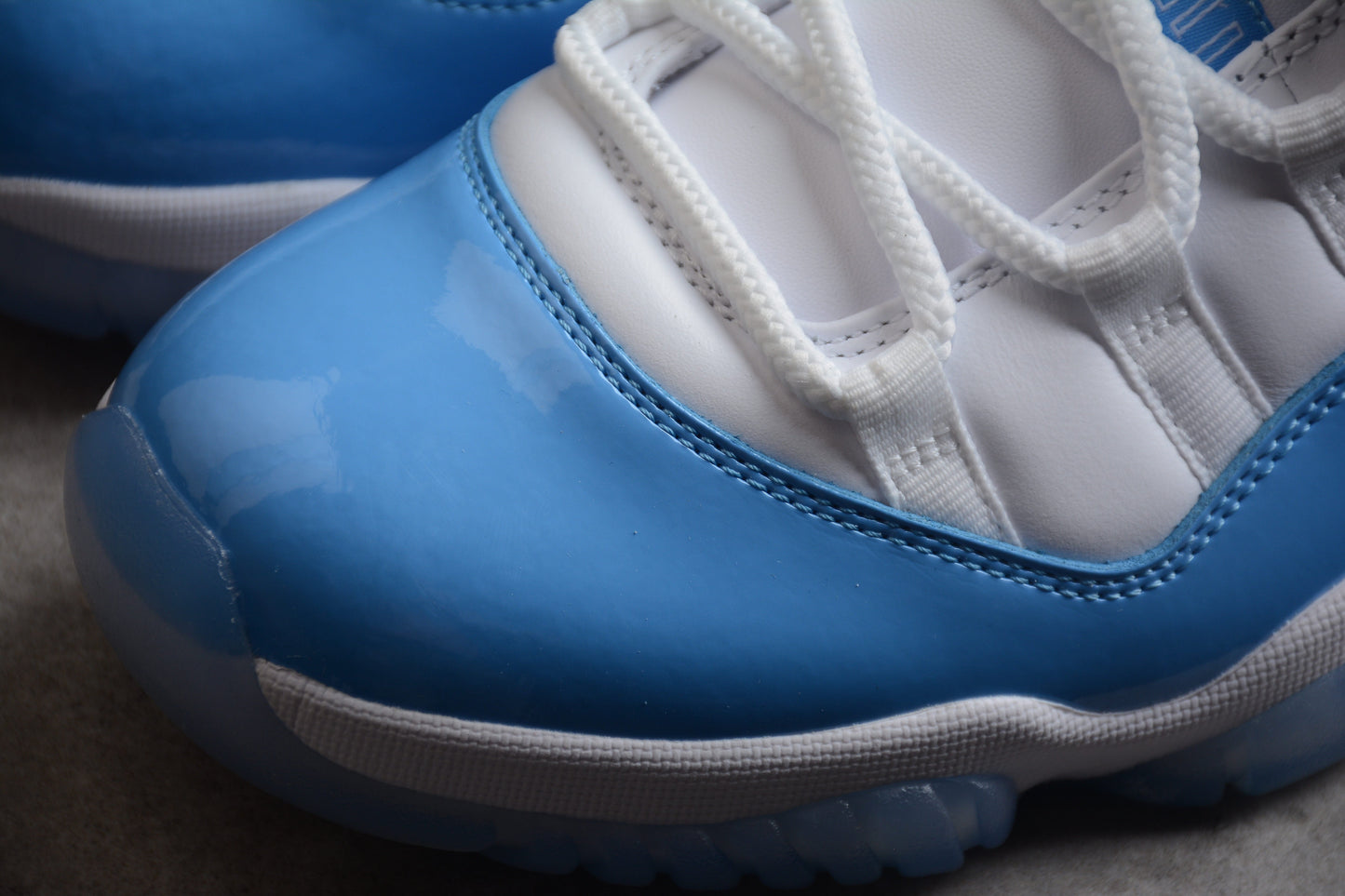 Air Jordan 11 Low „Weiß &amp; Universitätsblau“ 