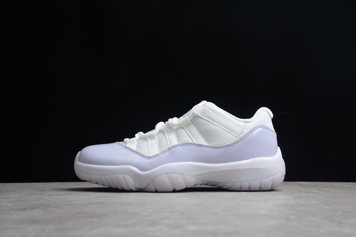 Air Jordan 11 Low „Pure Violet“ 