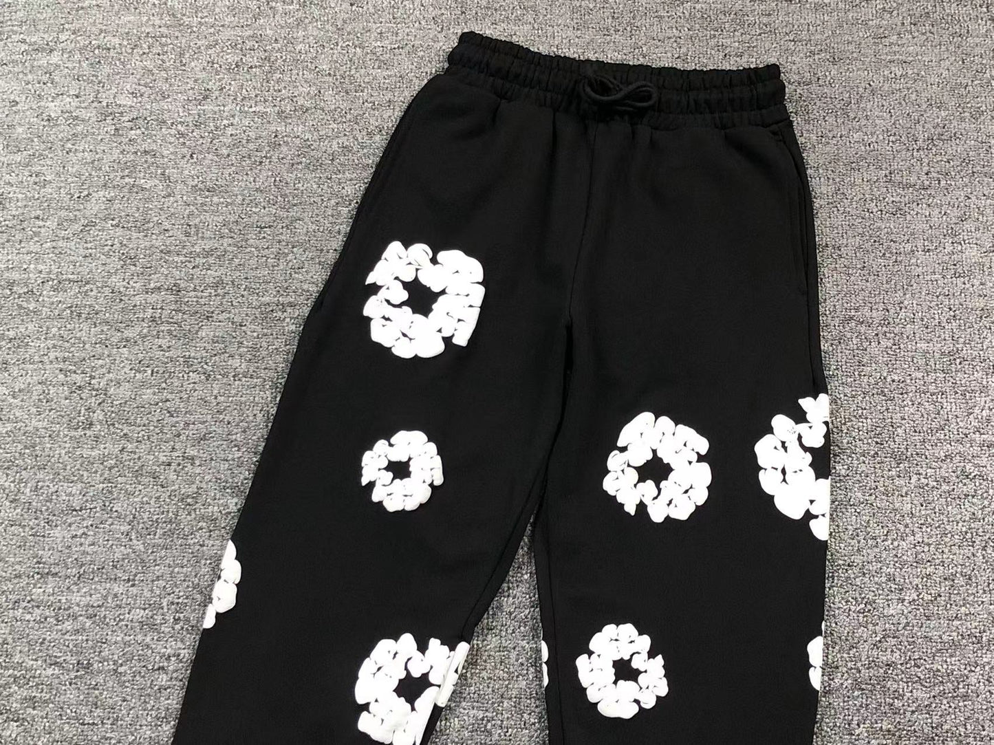 Il denim strappa la ghirlanda di cotone