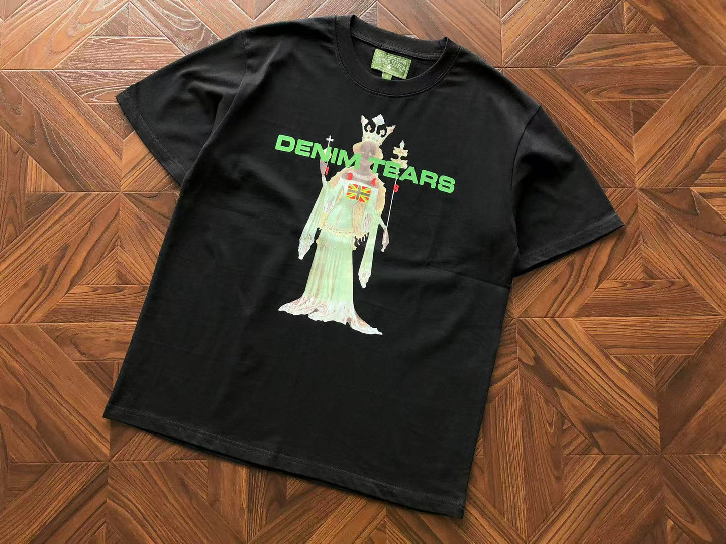 Maglietta con lacrime di denim 