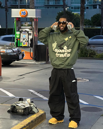 Hoodie mit Weltraumpfaden von Broken Planet 