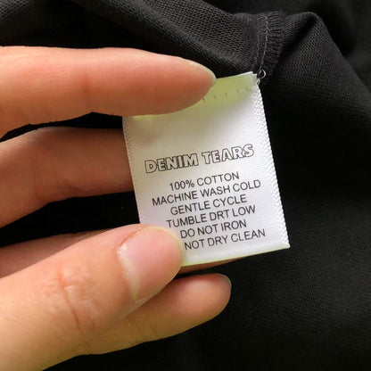 Maglietta con lacrime di denim 