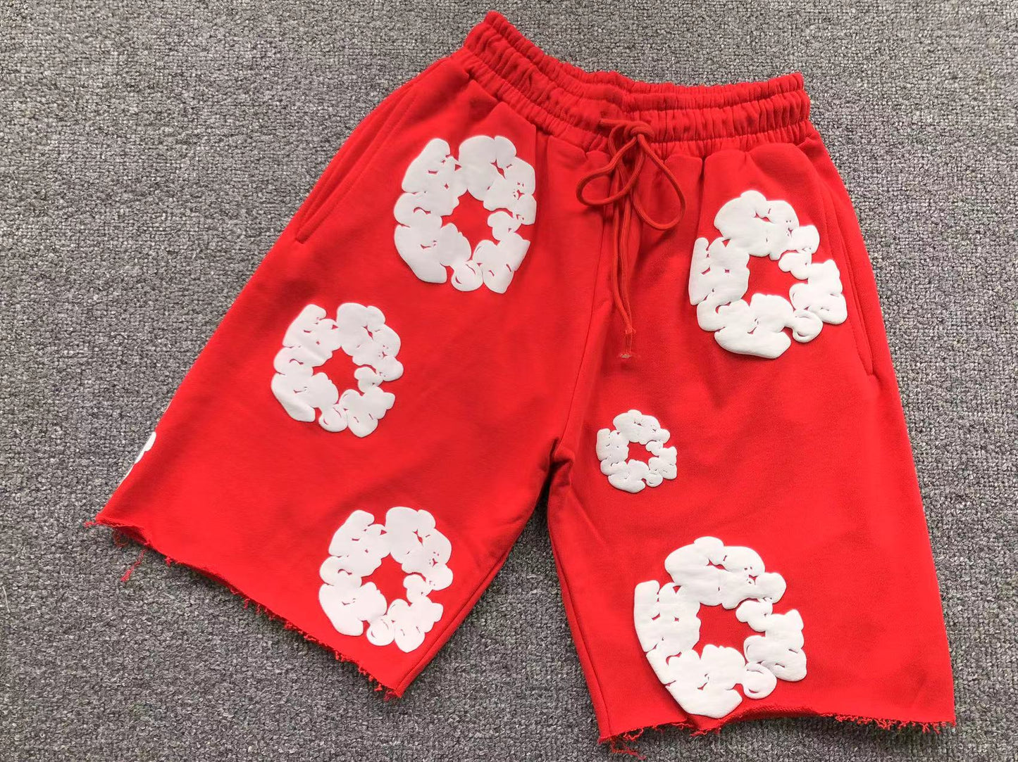 Pantaloncini con strappi in denim