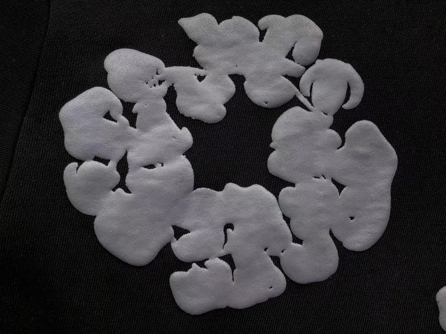 Il denim strappa la ghirlanda di cotone