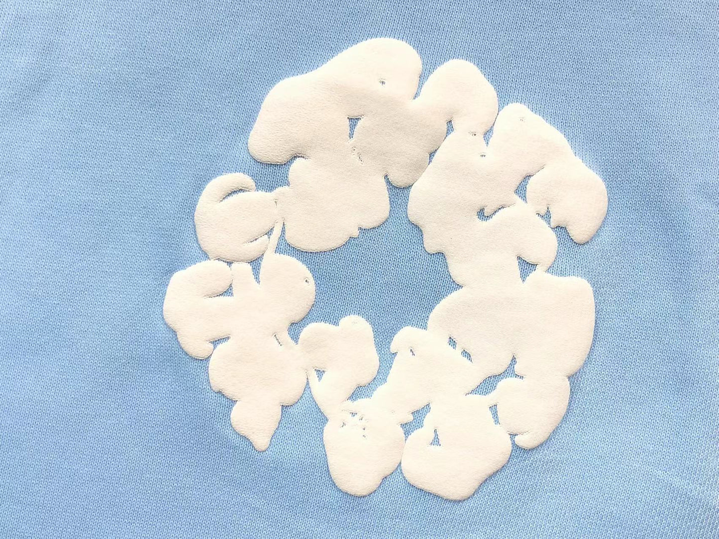 Il denim strappa la ghirlanda di cotone