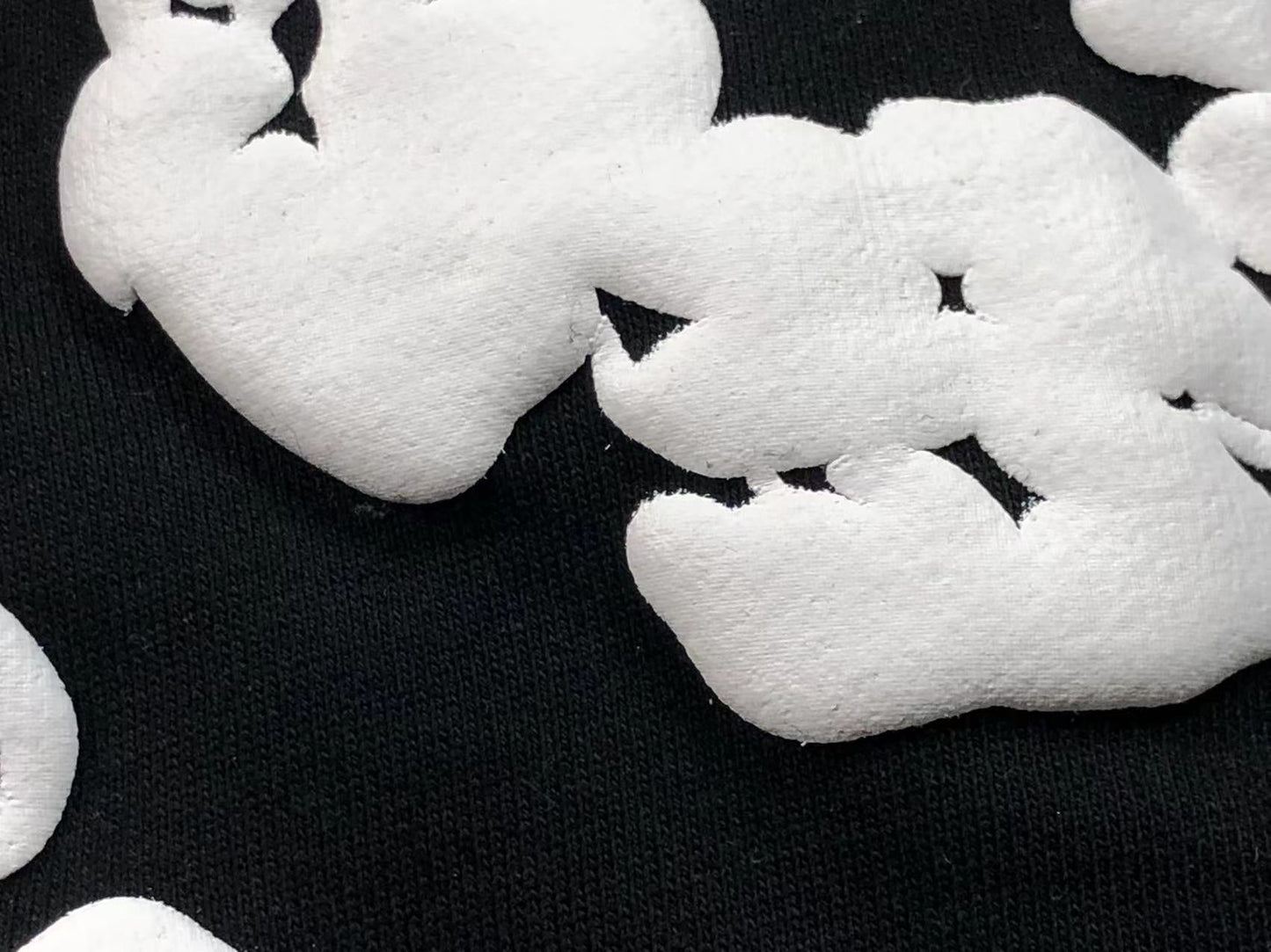 Completo corto con strappi in denim