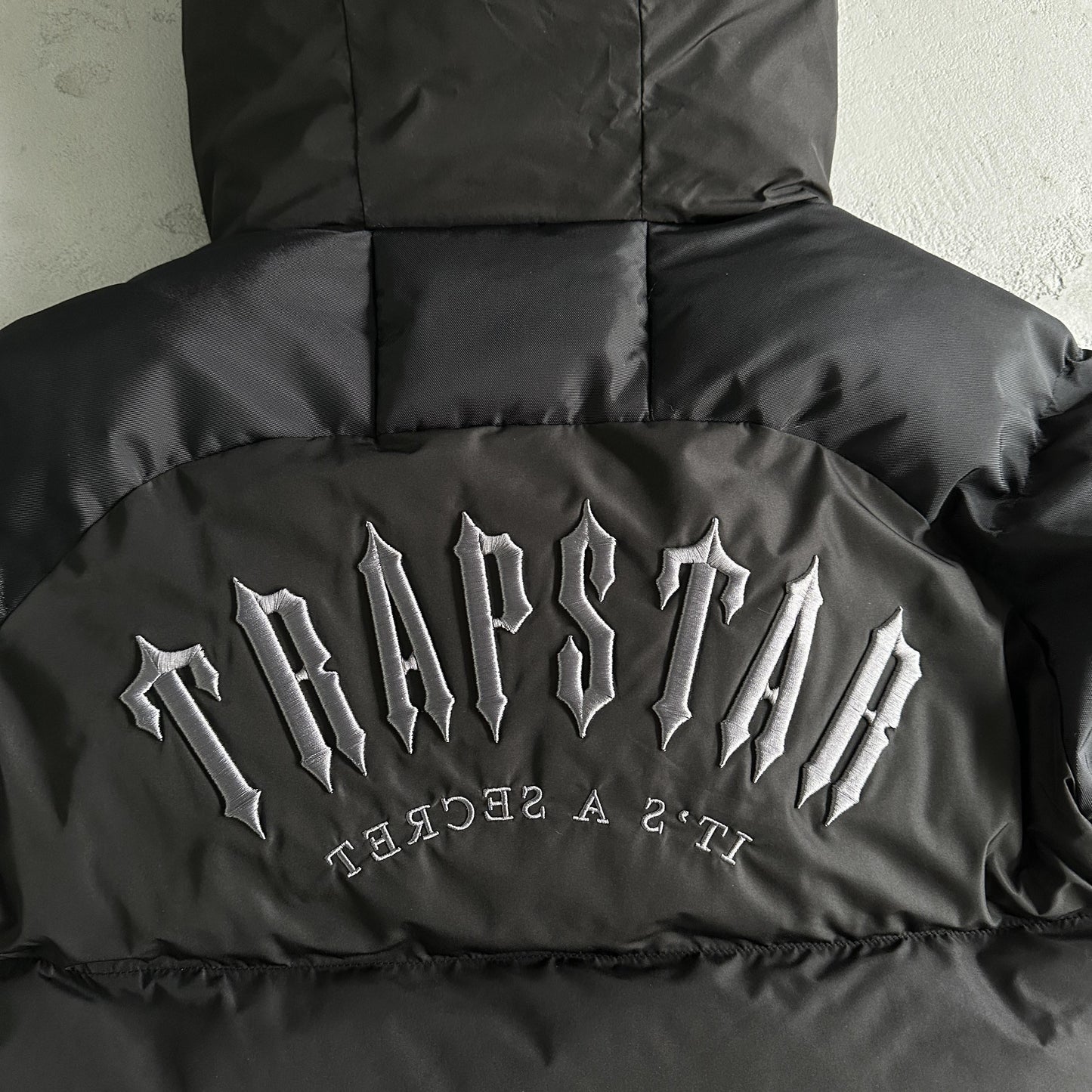 Trapstar Decoded Arch Pufferjacke Schwarz 