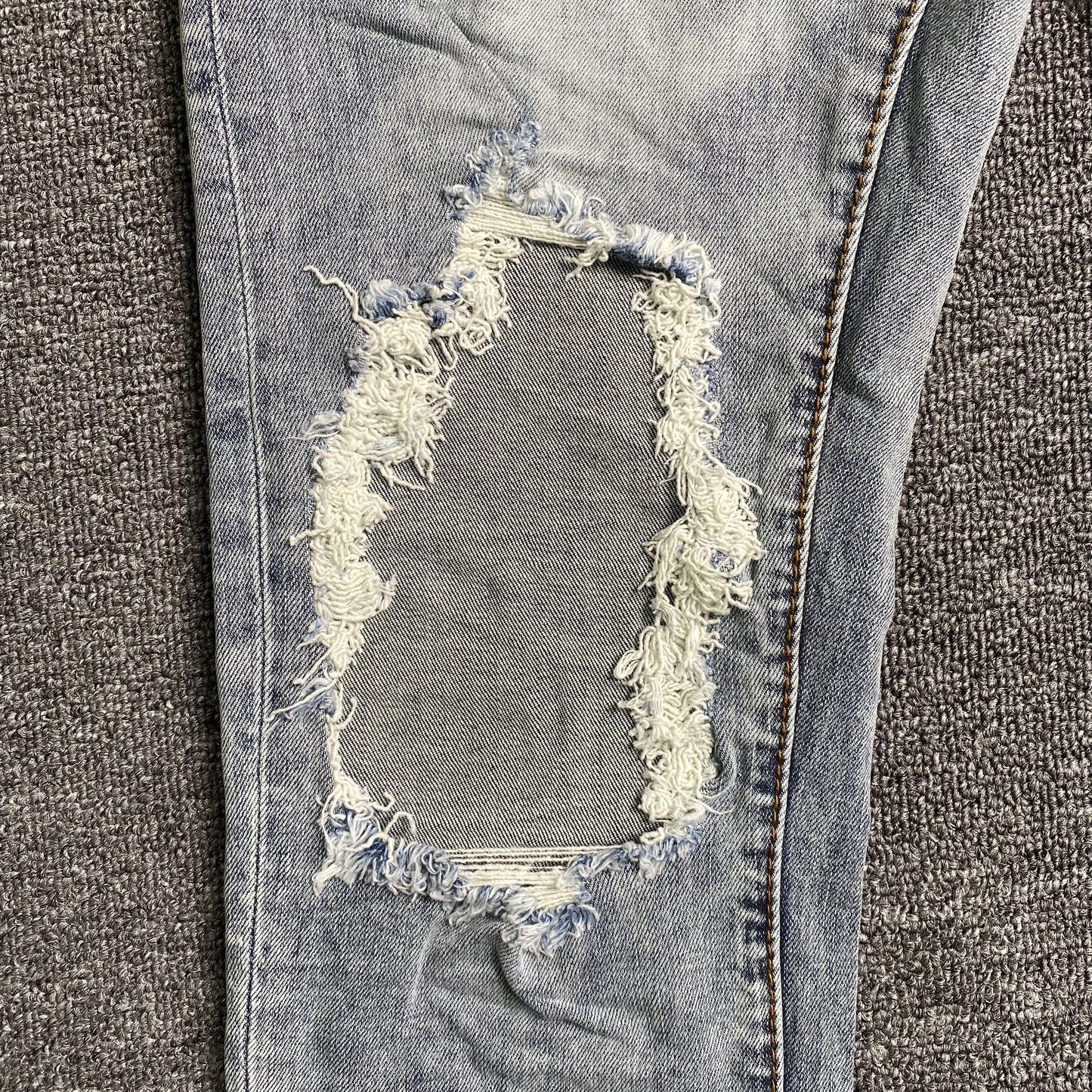 Schmale Jeans der Marke Purple Brand
