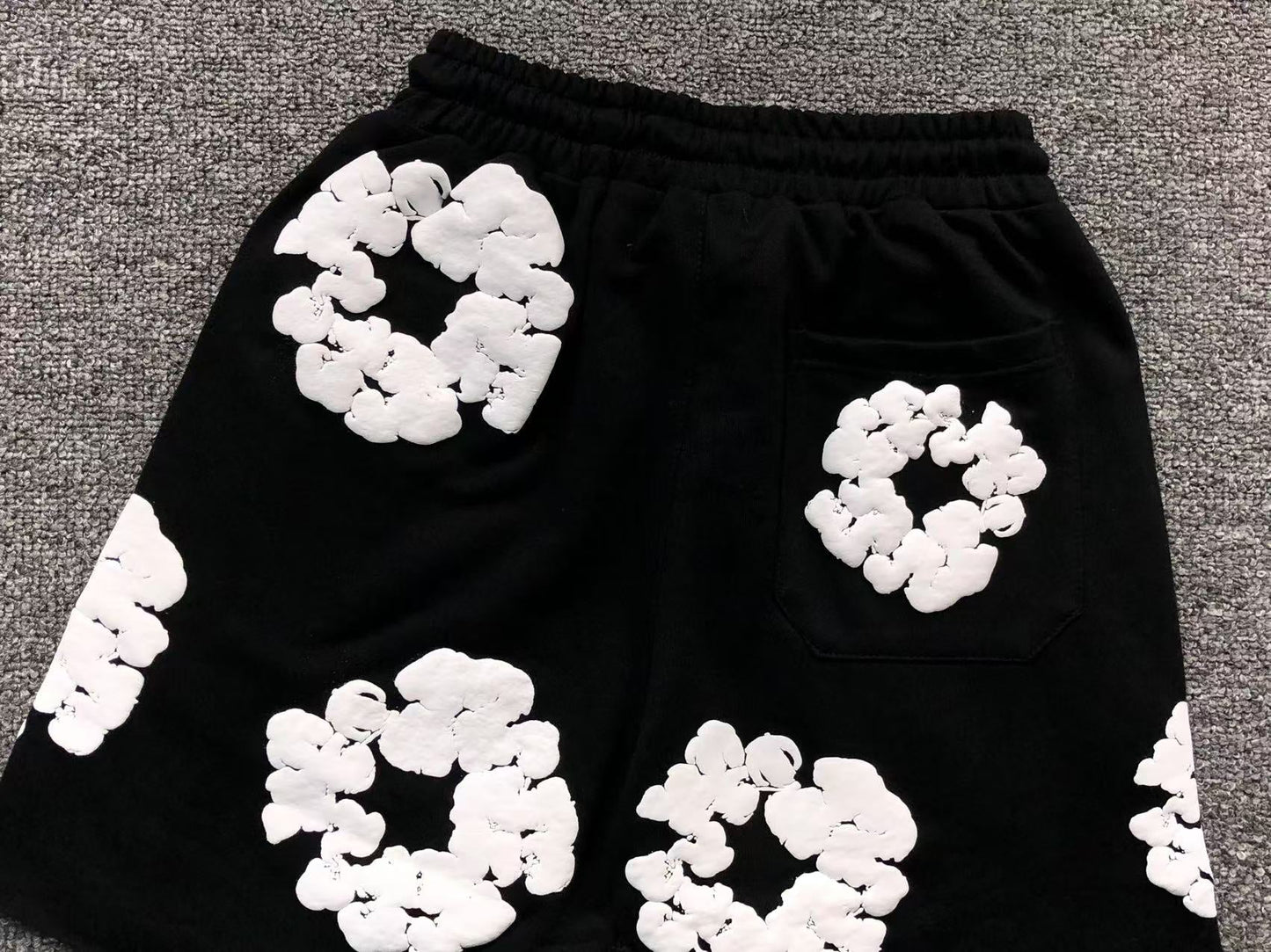 Maglietta con lacrime di denim