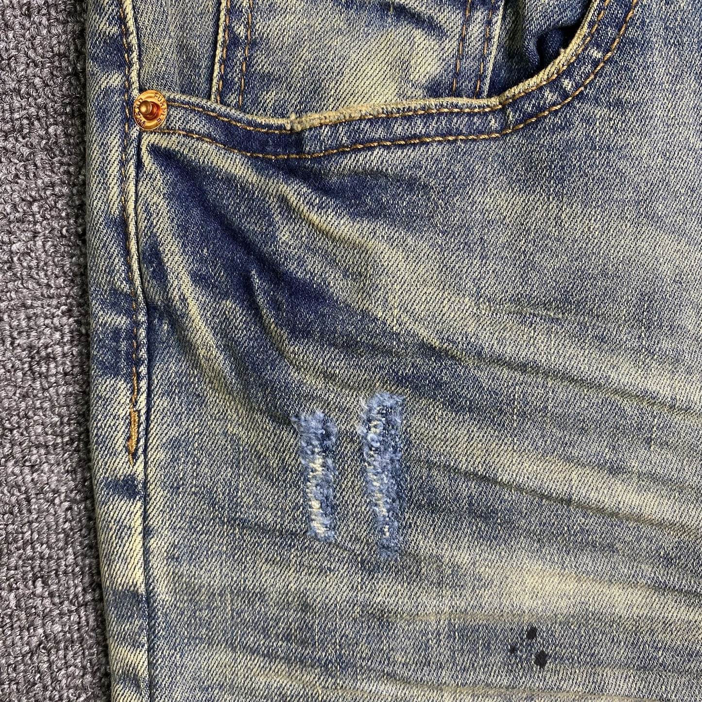 Schmale Jeans der Marke Purple Brand