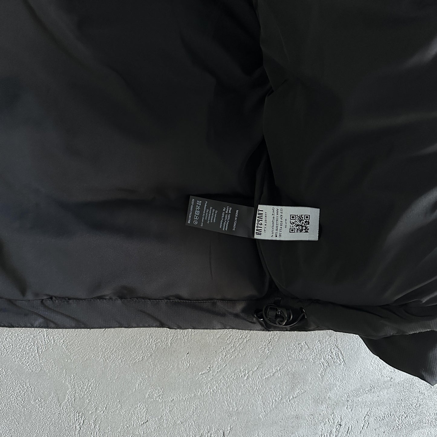 Trapstar Decoded Pufferjacke mit Kapuze 2.0 Schwarz / Infrarot 