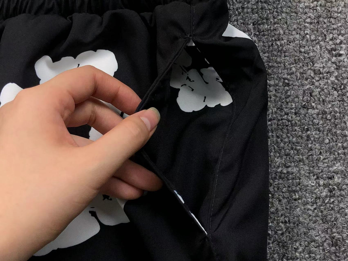 Tuta da bagno con strappi in denim