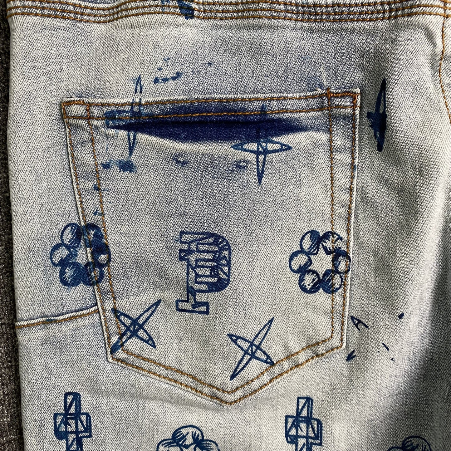 Schmale Jeans der Marke Purple Brand