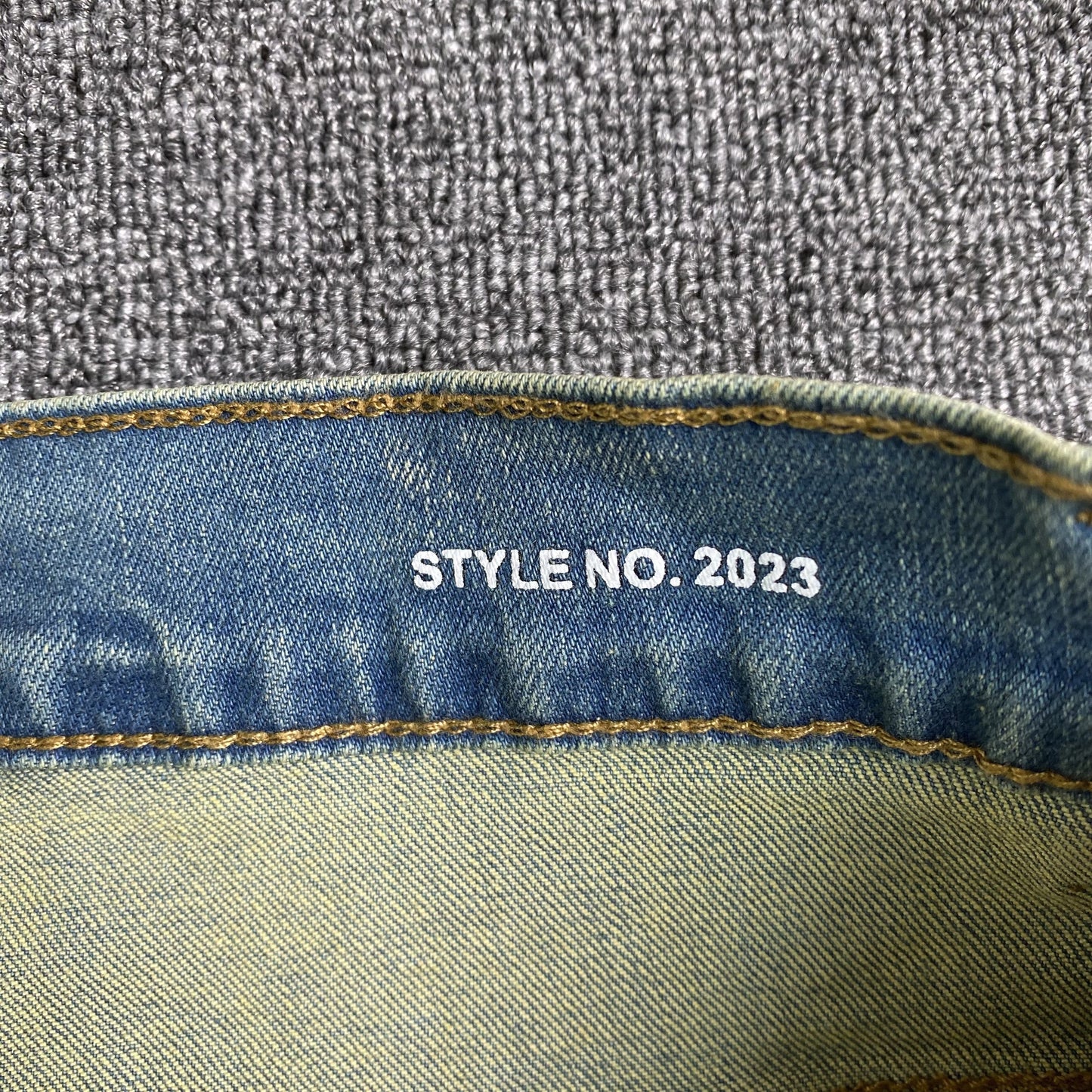 Schmale Jeans der Marke Purple Brand