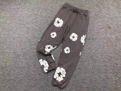 Il denim strappa la ghirlanda di cotone