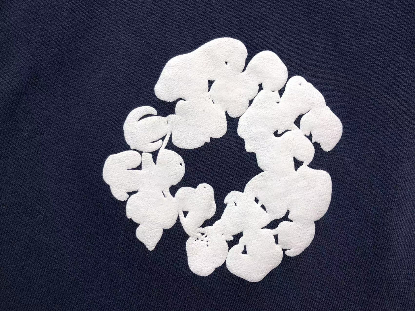 Il denim strappa la ghirlanda di cotone