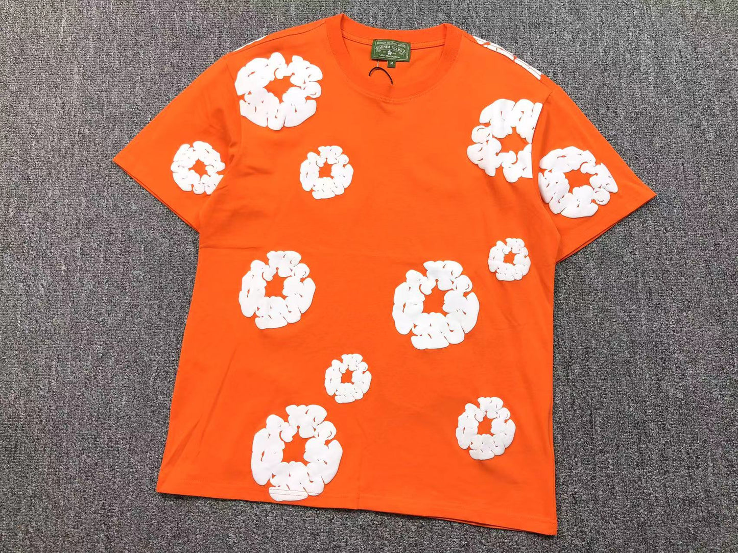 Completo corto con strappi in denim