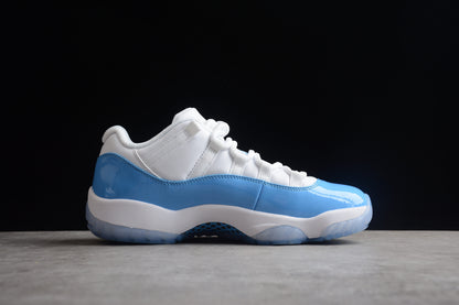 Air Jordan 11 Low „Weiß &amp; Universitätsblau“ 
