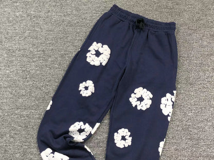 Il denim strappa la ghirlanda di cotone