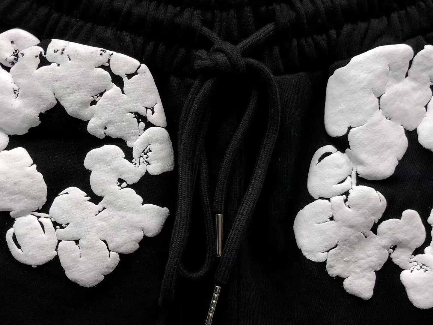 Maglietta con lacrime di denim