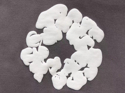 Il denim strappa la ghirlanda di cotone