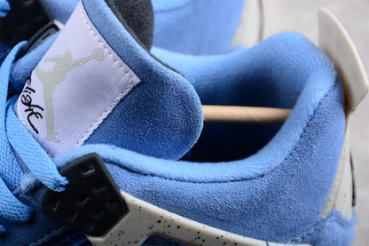 AIR JORDAN 4 RETRO "UNIVERSITY BLUE" BLAU 
