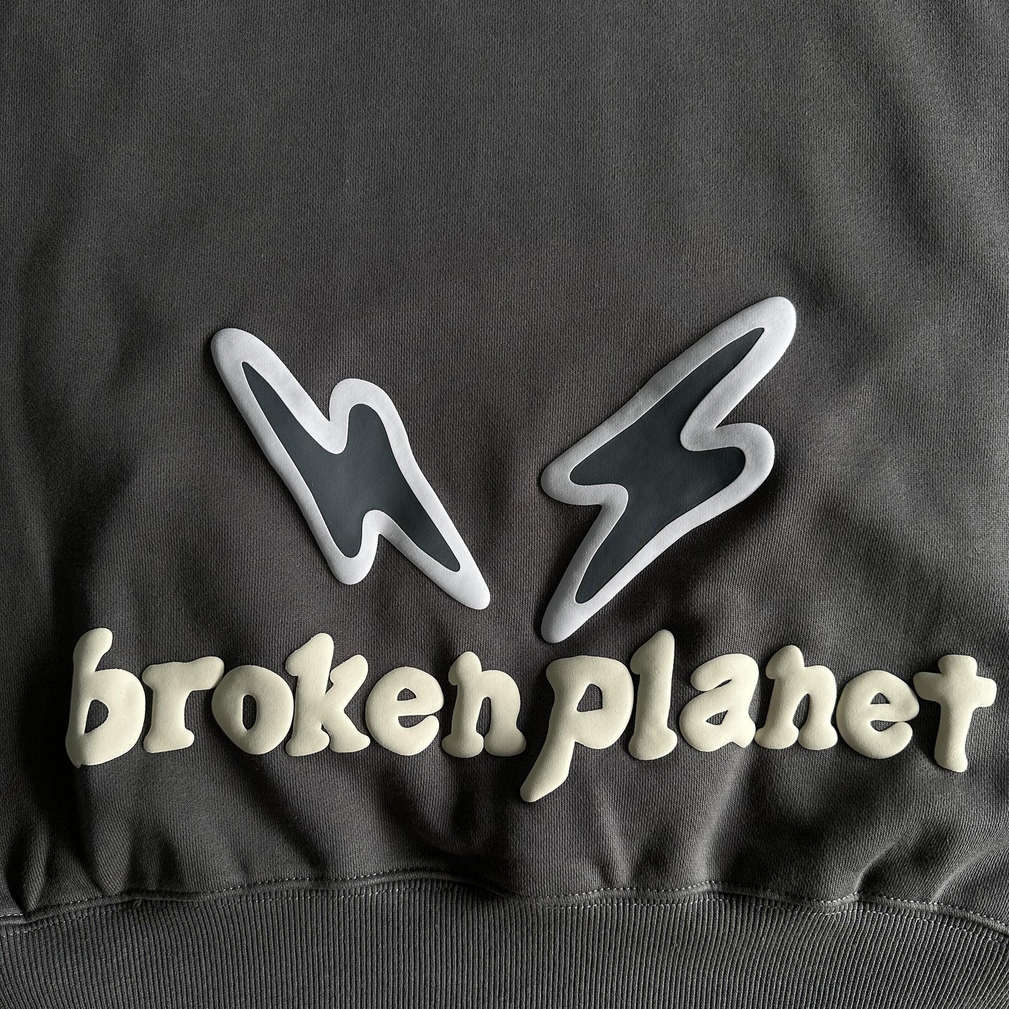 Broken Planet Kapuzenpullover „Finde dein Gleichgewicht“ 