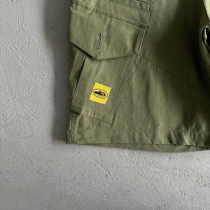 Corteiz Shorts mit schräger Tasche