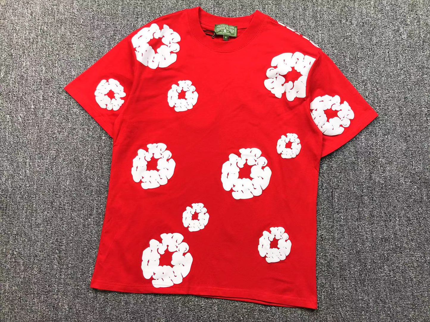 Completo corto con strappi in denim