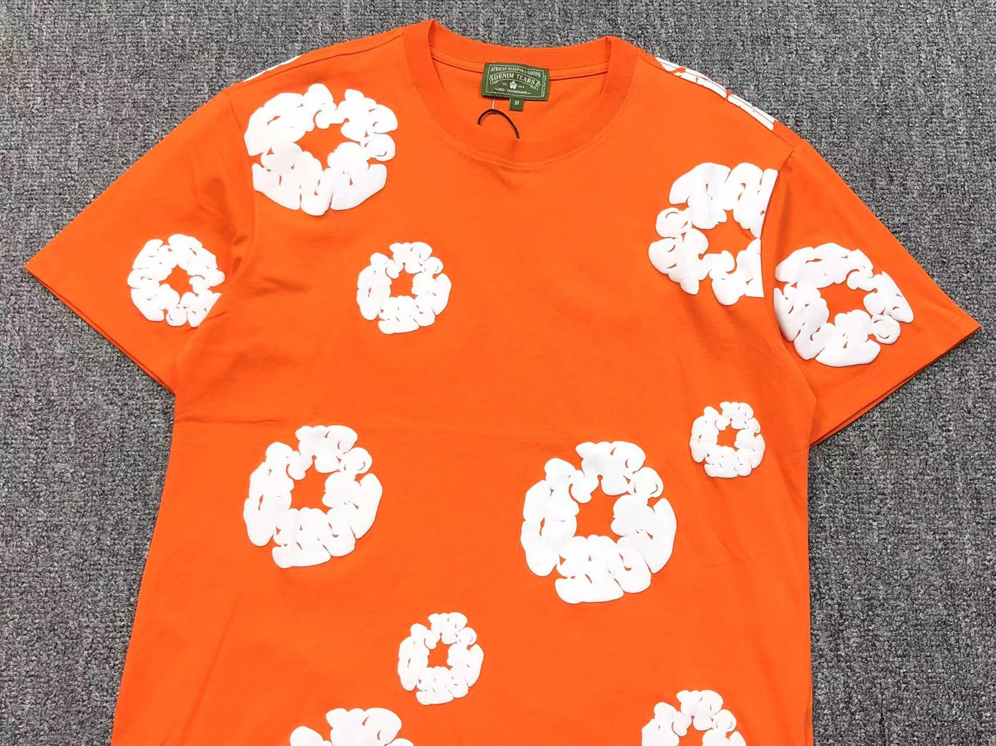 Completo corto con strappi in denim