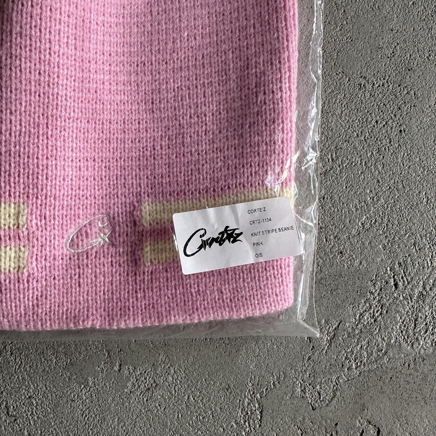 Corteiz Strickmütze mit Streifen - Pink
