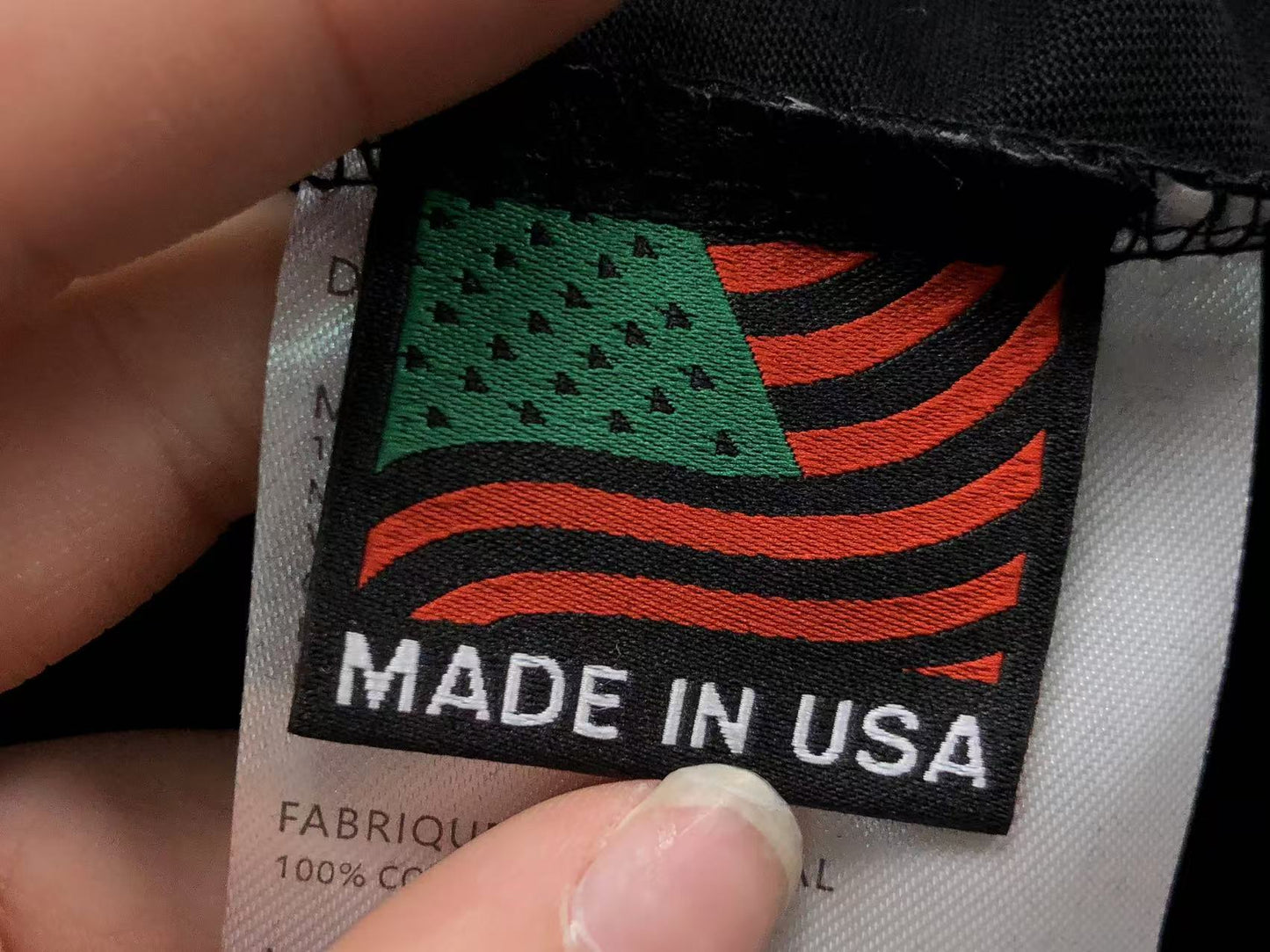 Maglietta con lacrime di denim