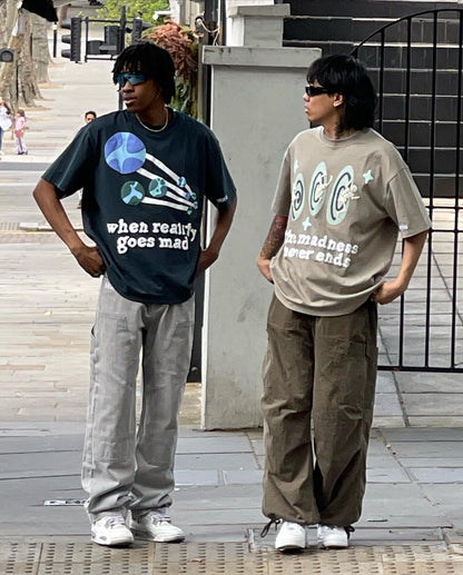 Maglietta spaziale con tre teschi del pianeta rotto 