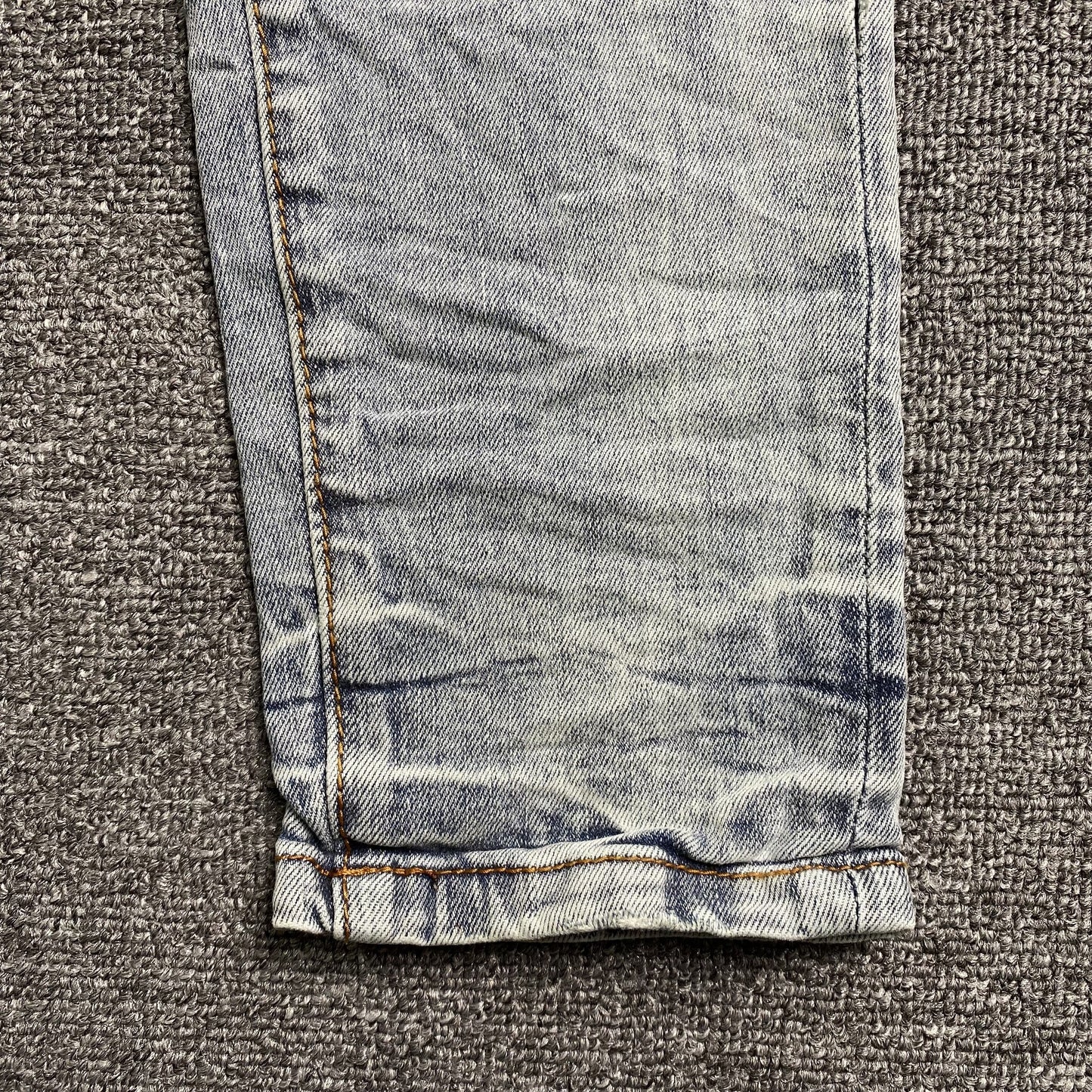 Schmale Jeans der Marke Purple Brand