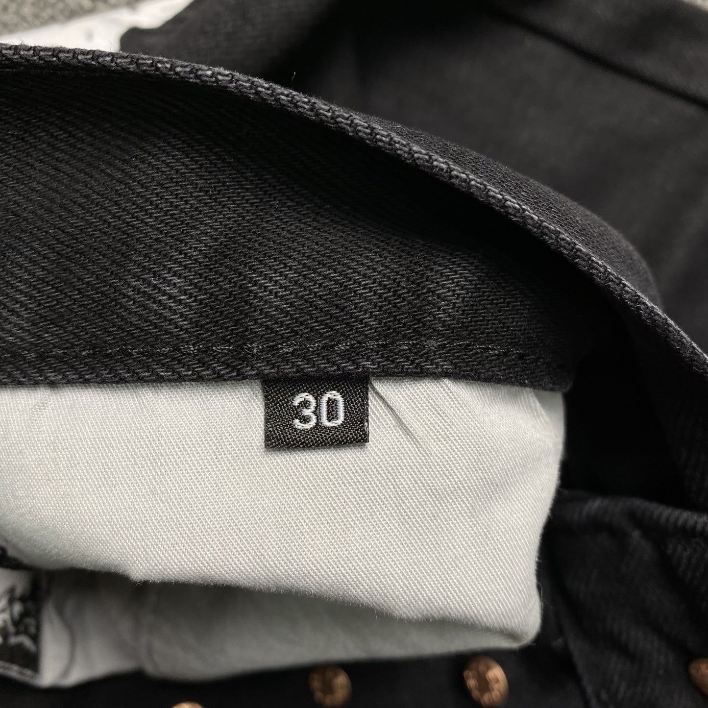 Jeans strappati in denim