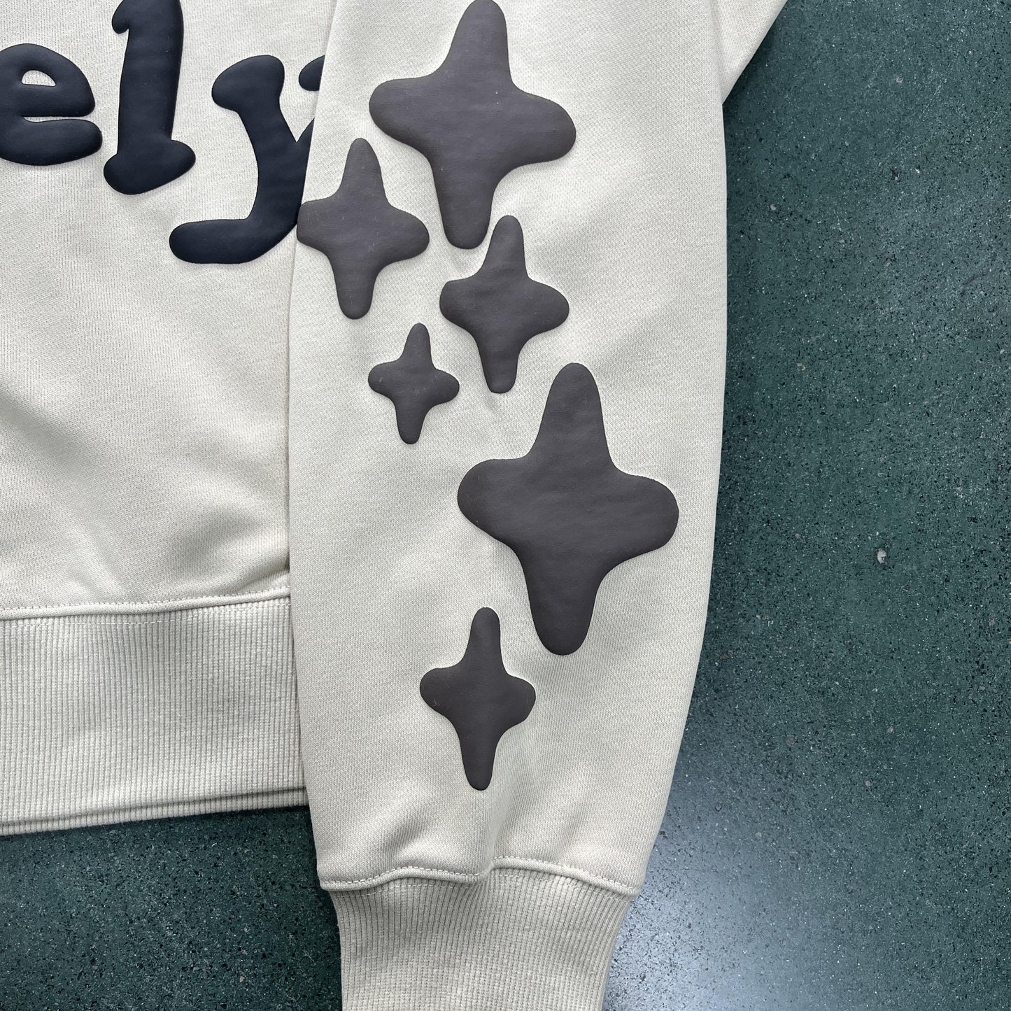 Broken Planet – Allein, aber nicht einsam – Kapuzenpullover 