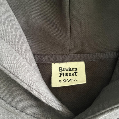 Broken Planet – Rückseite des Mondes – Kapuzenpullover 