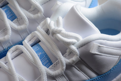 Air Jordan 11 Low „Weiß &amp; Universitätsblau“ 