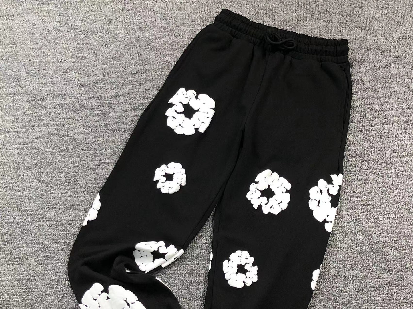 Il denim strappa la ghirlanda di cotone