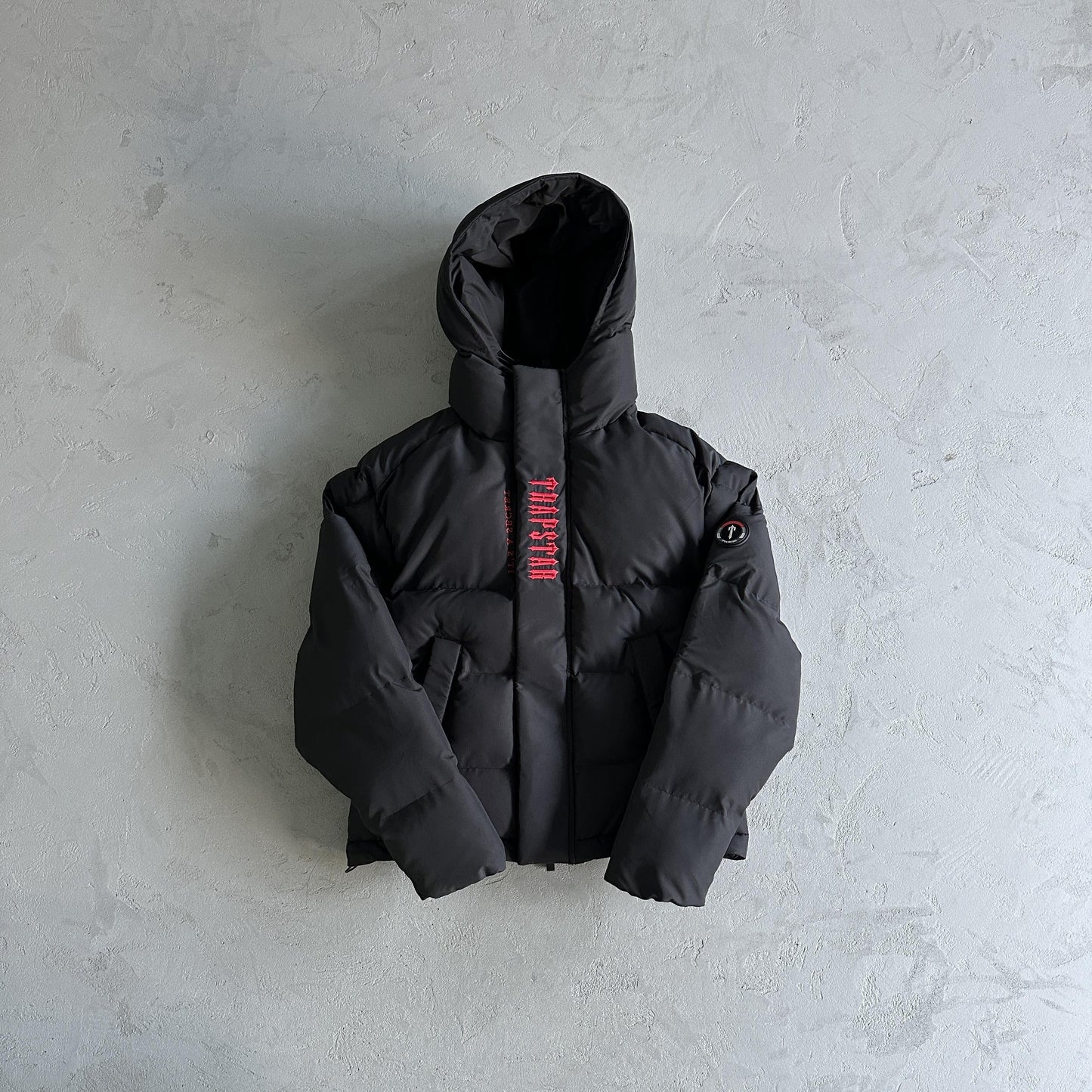 Trapstar Decoded Pufferjacke mit Kapuze 2.0 Schwarz / Infrarot 