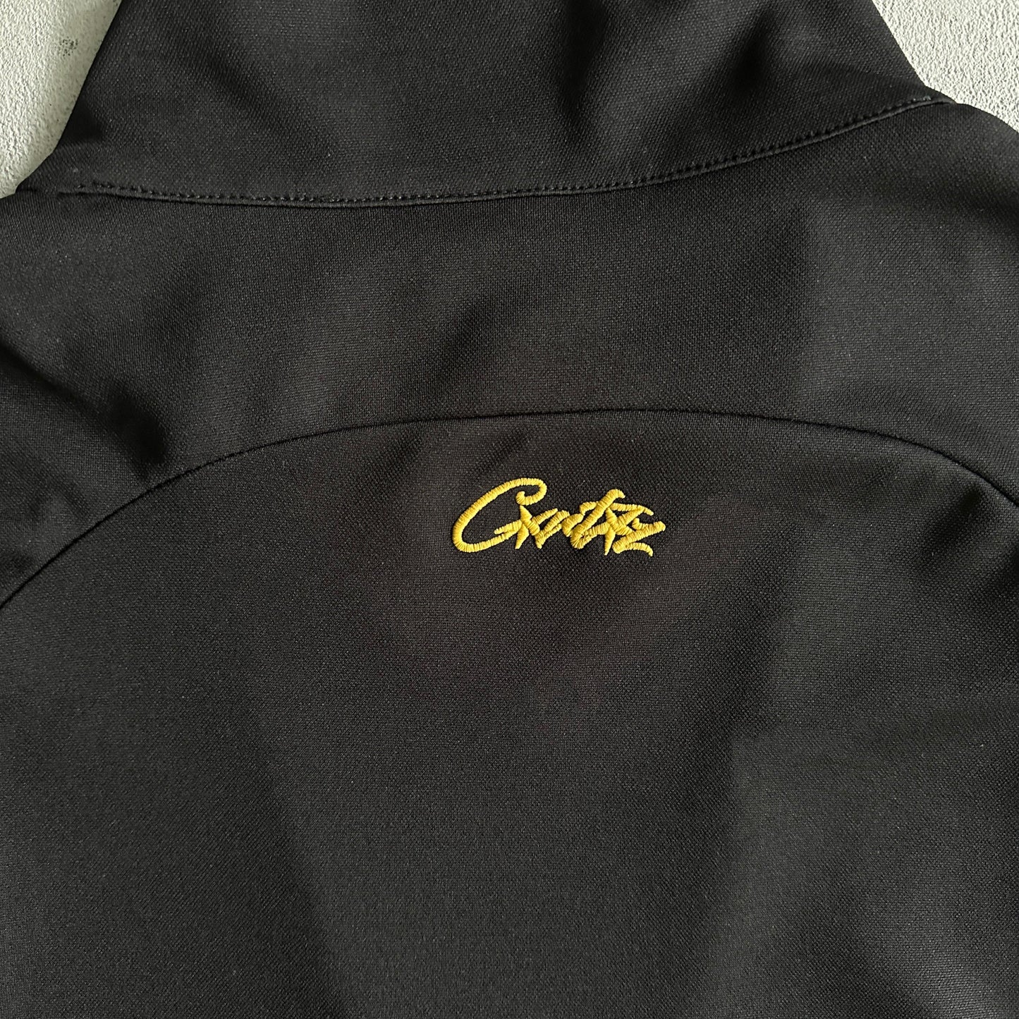 Corteiz Talismo Fußballtrikot – Schwarz 