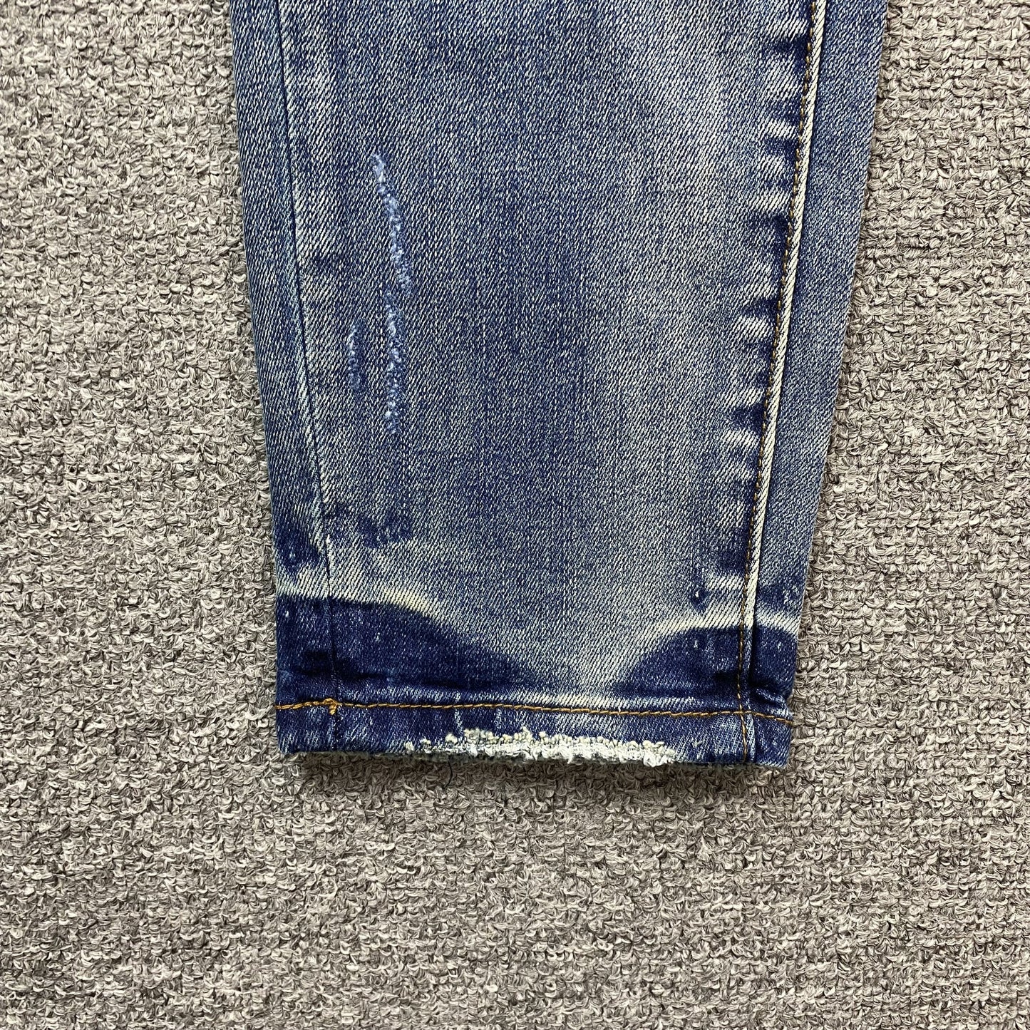Schmale Jeans der Marke Purple Brand